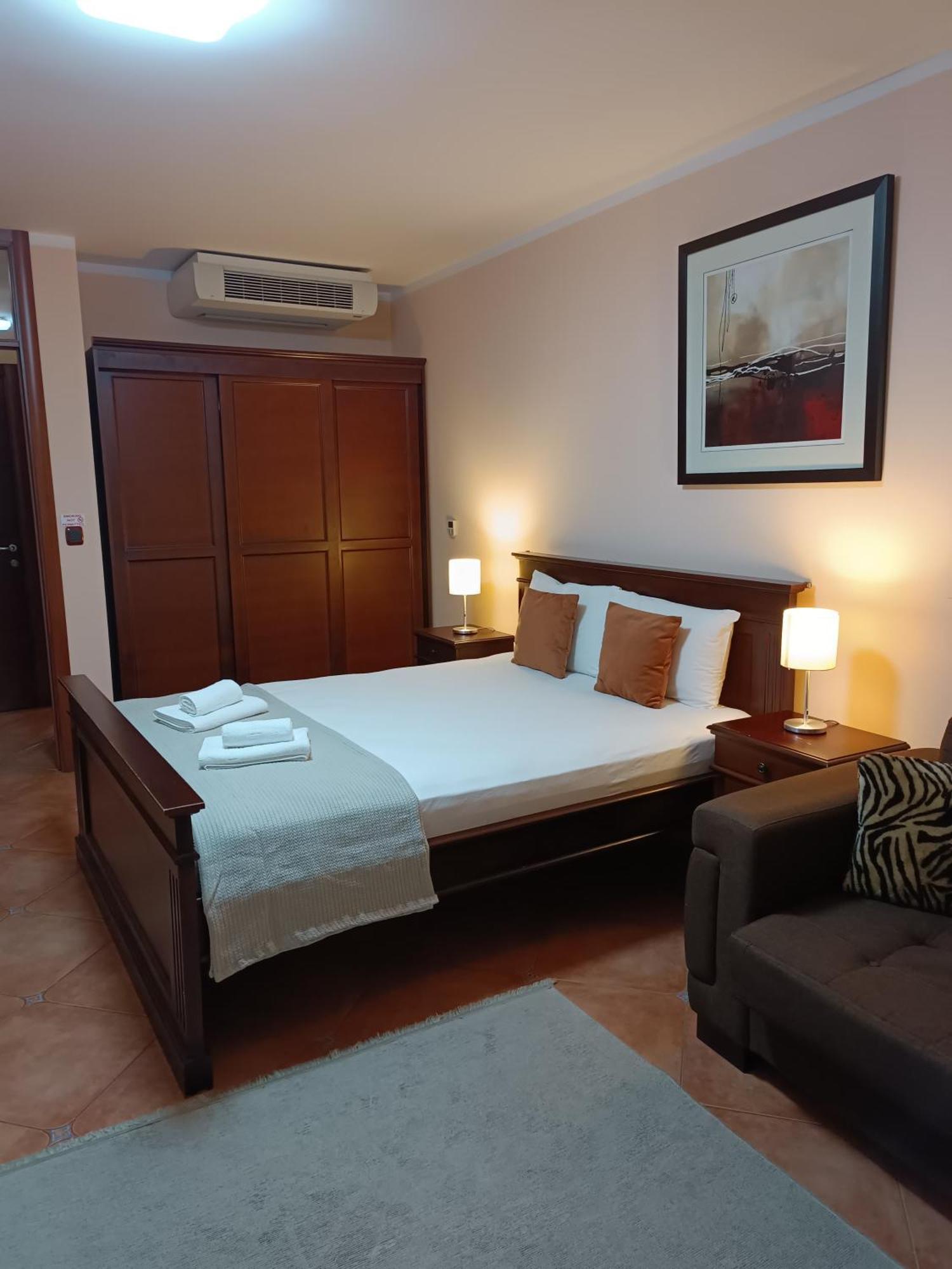 Villa Roselina Budva Phòng bức ảnh