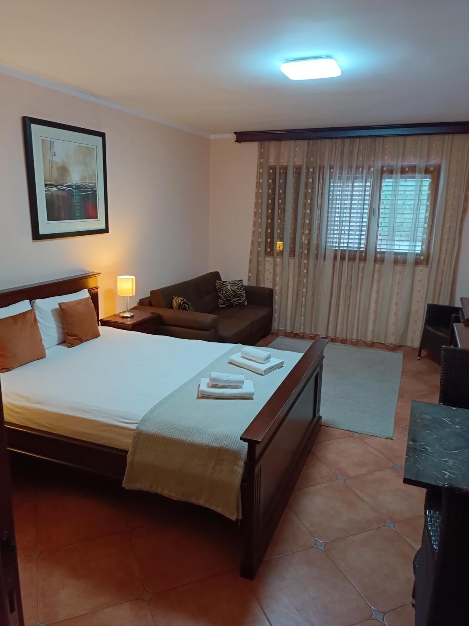 Villa Roselina Budva Phòng bức ảnh