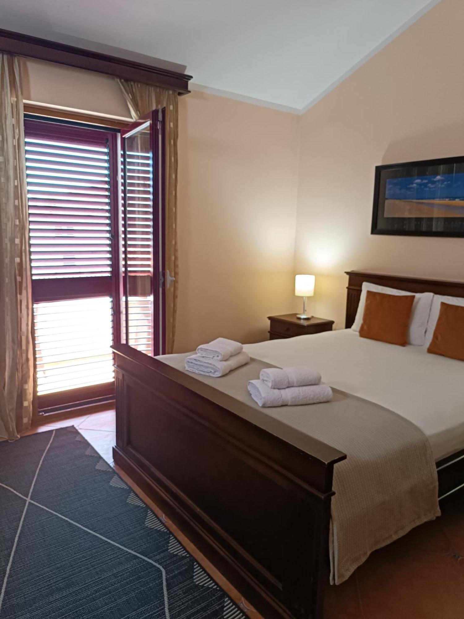 Villa Roselina Budva Phòng bức ảnh